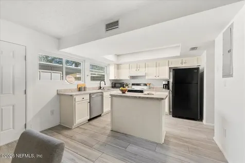 8140 Sutton Place Jacksonville FL 32217