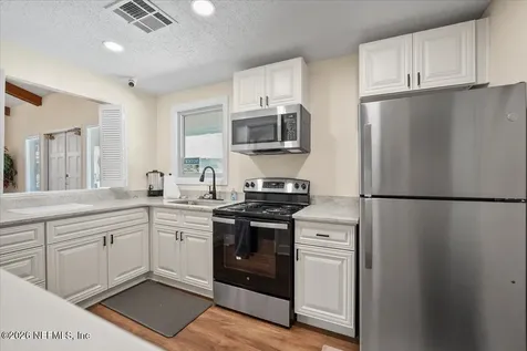 8140 Sutton Place Jacksonville FL 32217