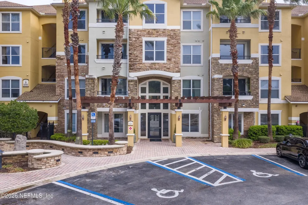 8539 Gate Parkway W Jacksonville FL 32216