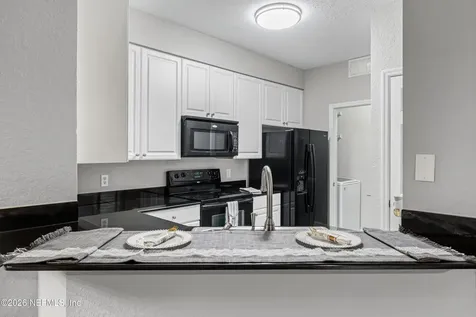 8539 Gate Parkway W Jacksonville FL 32216