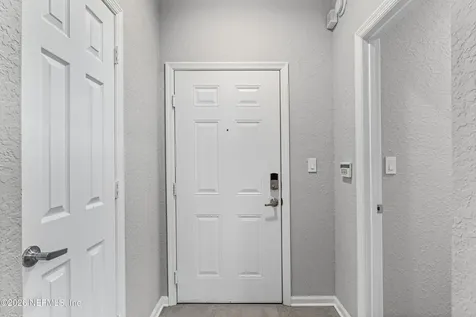 8539 Gate Parkway W Jacksonville FL 32216