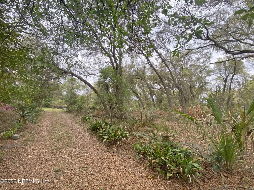119 Twin Lakes Road Hawthorne FL 32640