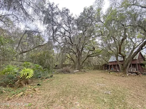 119 Twin Lakes Road Hawthorne FL 32640