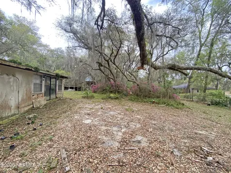 119 Twin Lakes Road Hawthorne FL 32640