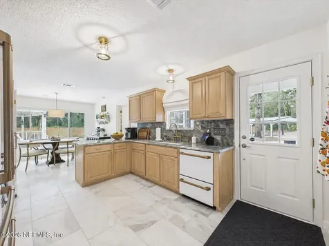 129 Grassy Lane Palatka FL 32177