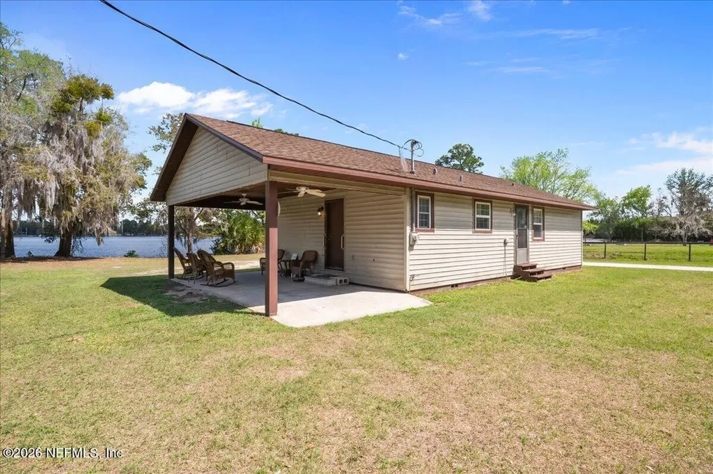 986 State Road 20 Interlachen FL 32148