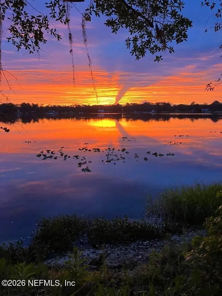 986 State Road 20 Interlachen FL 32148