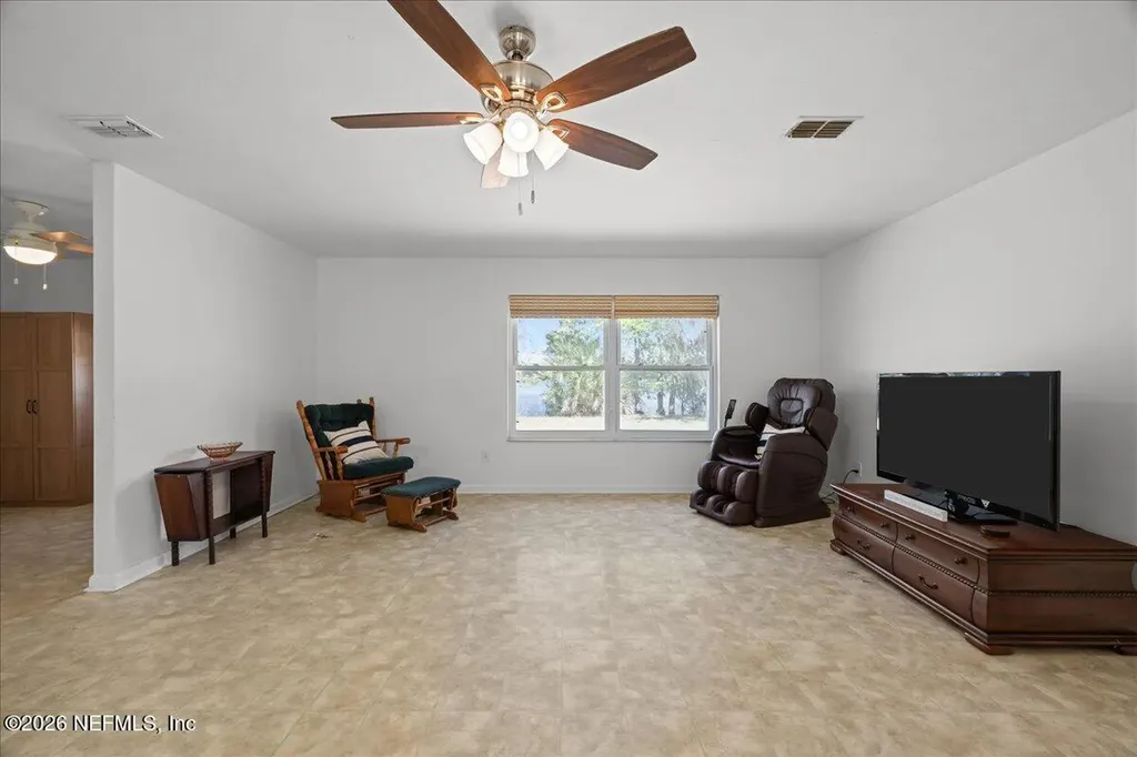 986 State Road 20 Interlachen FL 32148