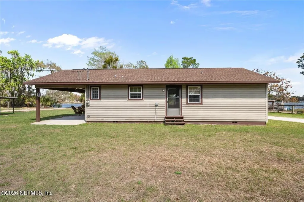 986 State Road 20 Interlachen FL 32148