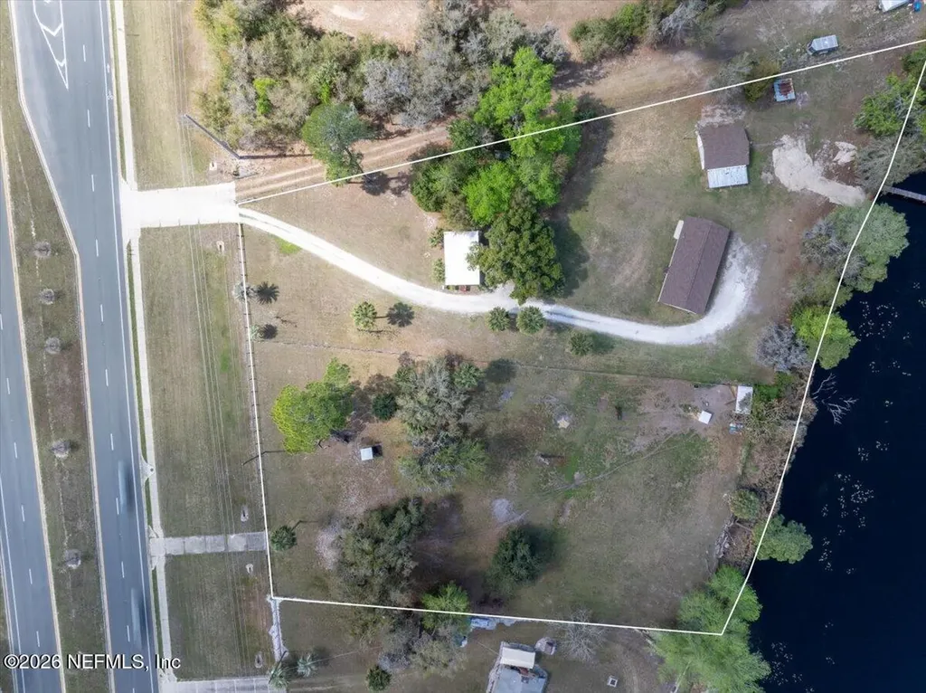 986 State Road 20 Interlachen FL 32148