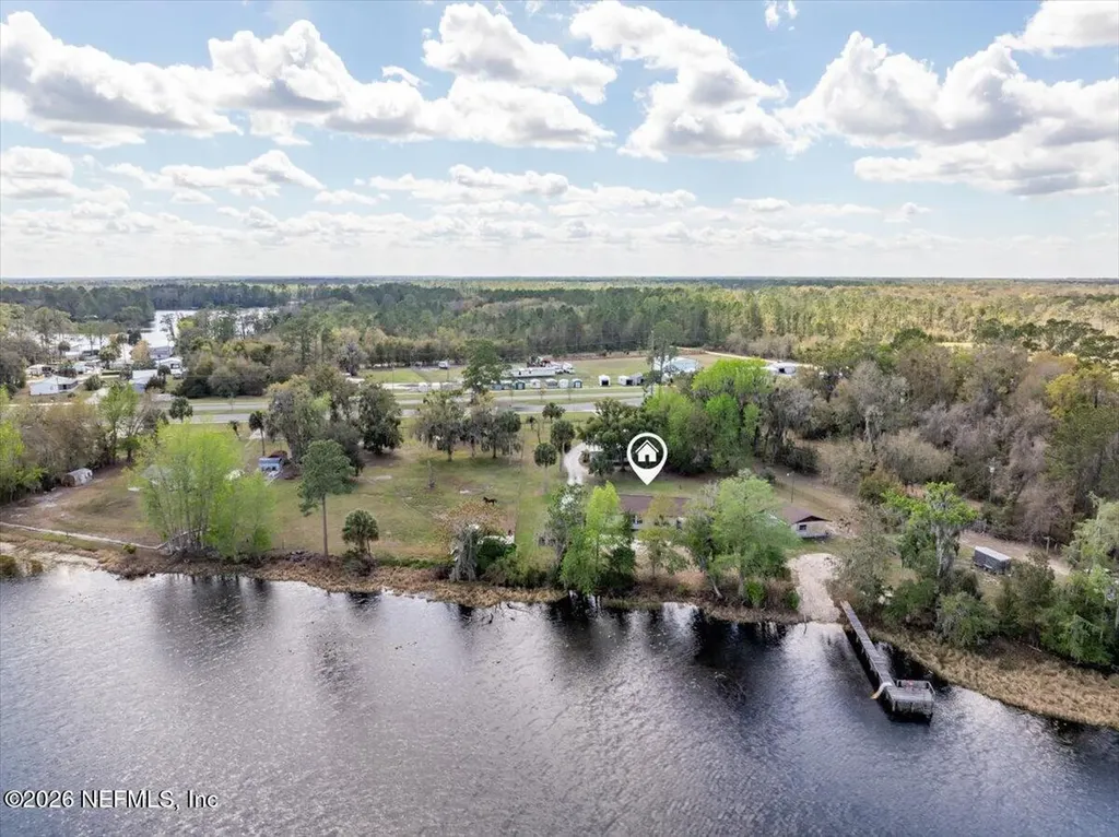 986 State Road 20 Interlachen FL 32148