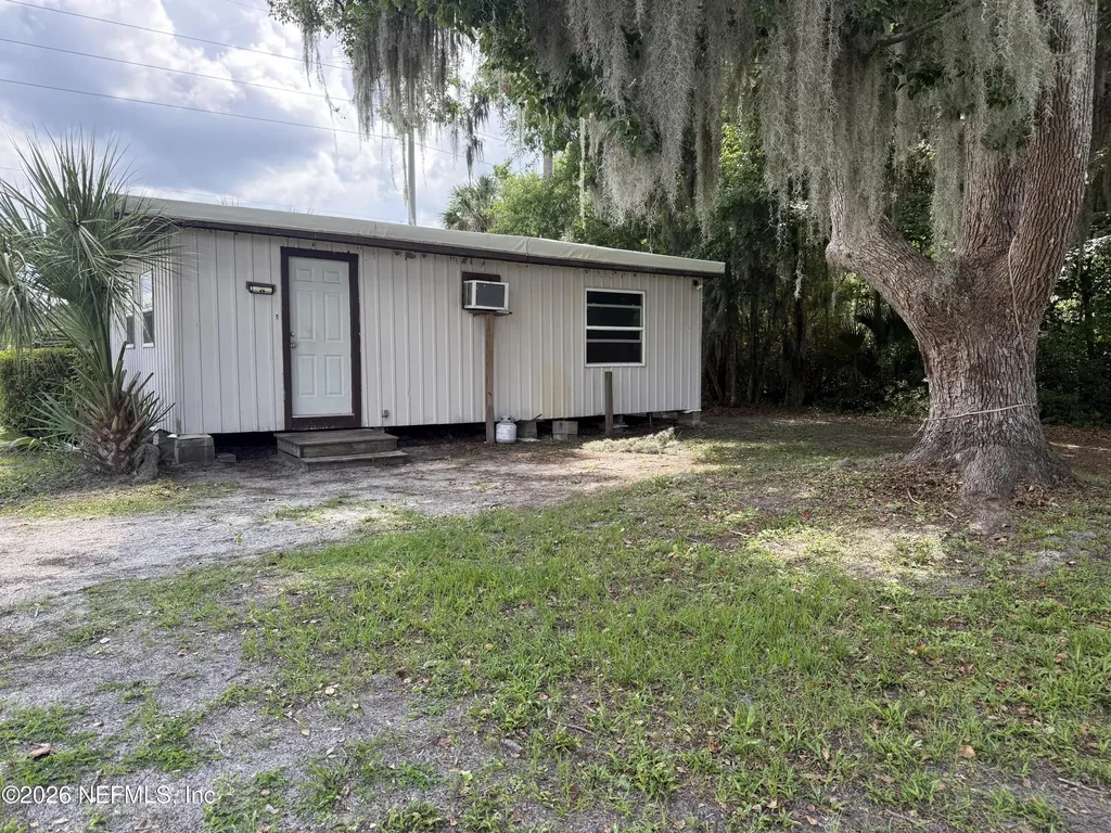 986 State Road 20 Interlachen FL 32148