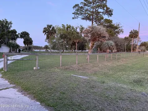 986 State Road 20 Interlachen FL 32148