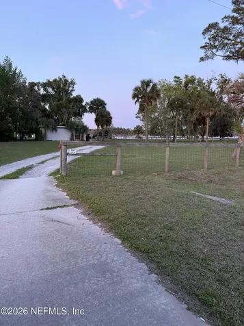 986 State Road 20 Interlachen FL 32148