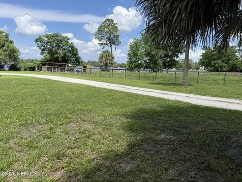 986 State Road 20 Interlachen FL 32148
