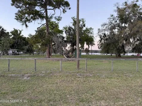 986 State Road 20 Interlachen FL 32148
