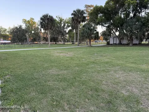 986 State Road 20 Interlachen FL 32148