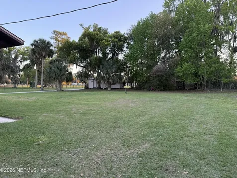 986 State Road 20 Interlachen FL 32148