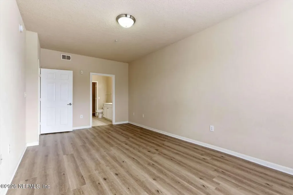 8539 Gate Parkway W Jacksonville FL 32216