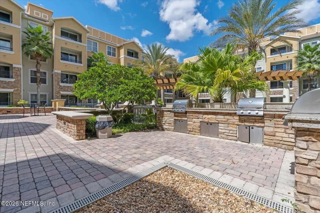 8539 Gate Parkway W Jacksonville FL 32216