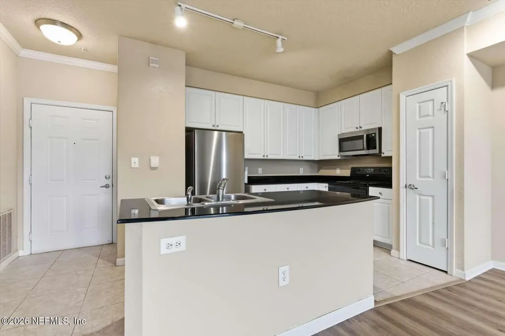 8539 Gate Parkway W Jacksonville FL 32216