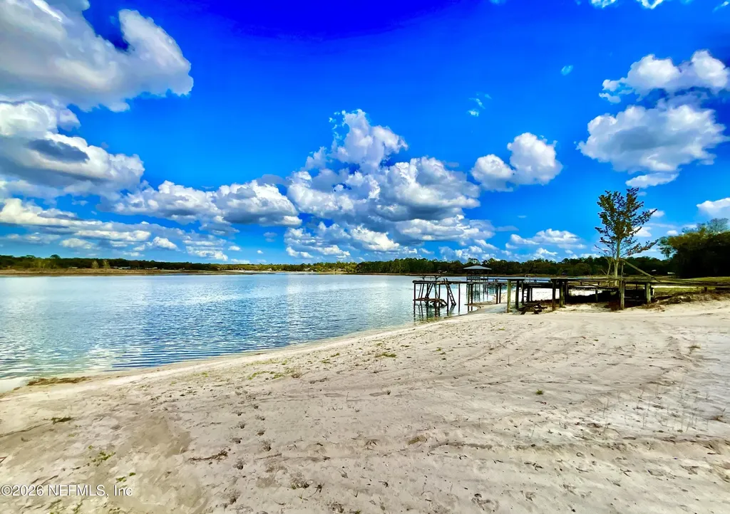 106 E Sunnyside Beach Road Hawthorne FL 32640