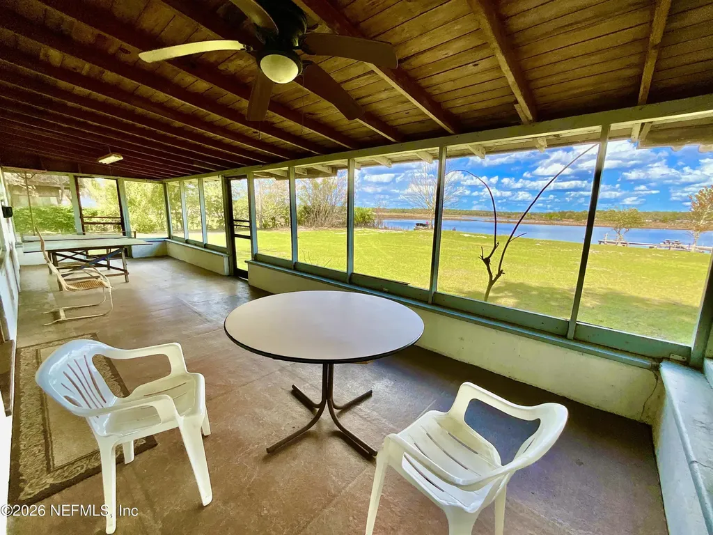 106 E Sunnyside Beach Road Hawthorne FL 32640