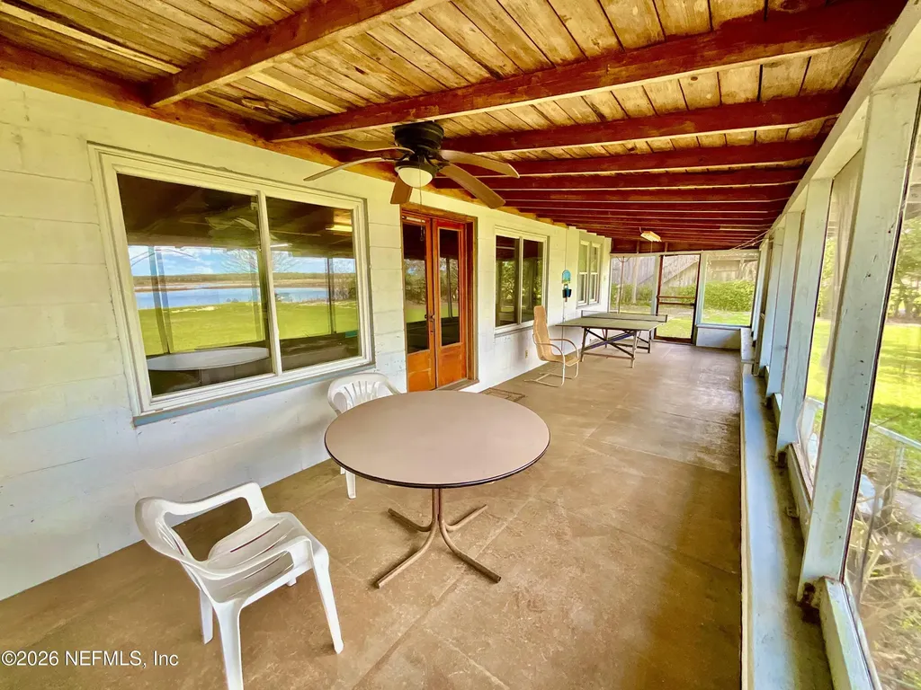 106 E Sunnyside Beach Road Hawthorne FL 32640