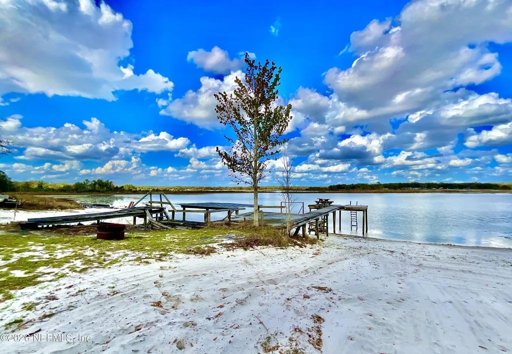 106 E Sunnyside Beach Road Hawthorne FL 32640