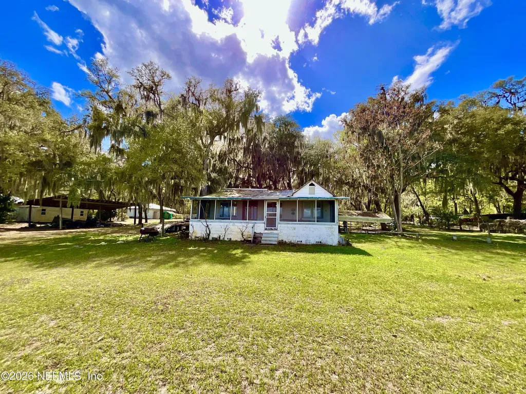 106 E Sunnyside Beach Road Hawthorne FL 32640