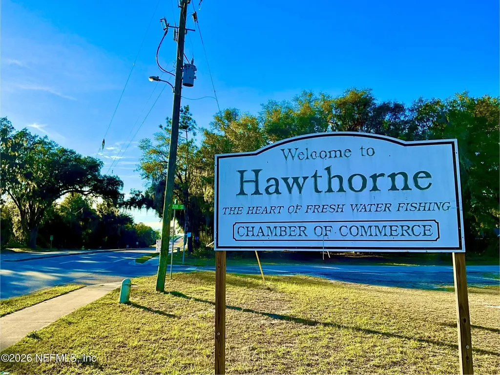 106 E Sunnyside Beach Road Hawthorne FL 32640