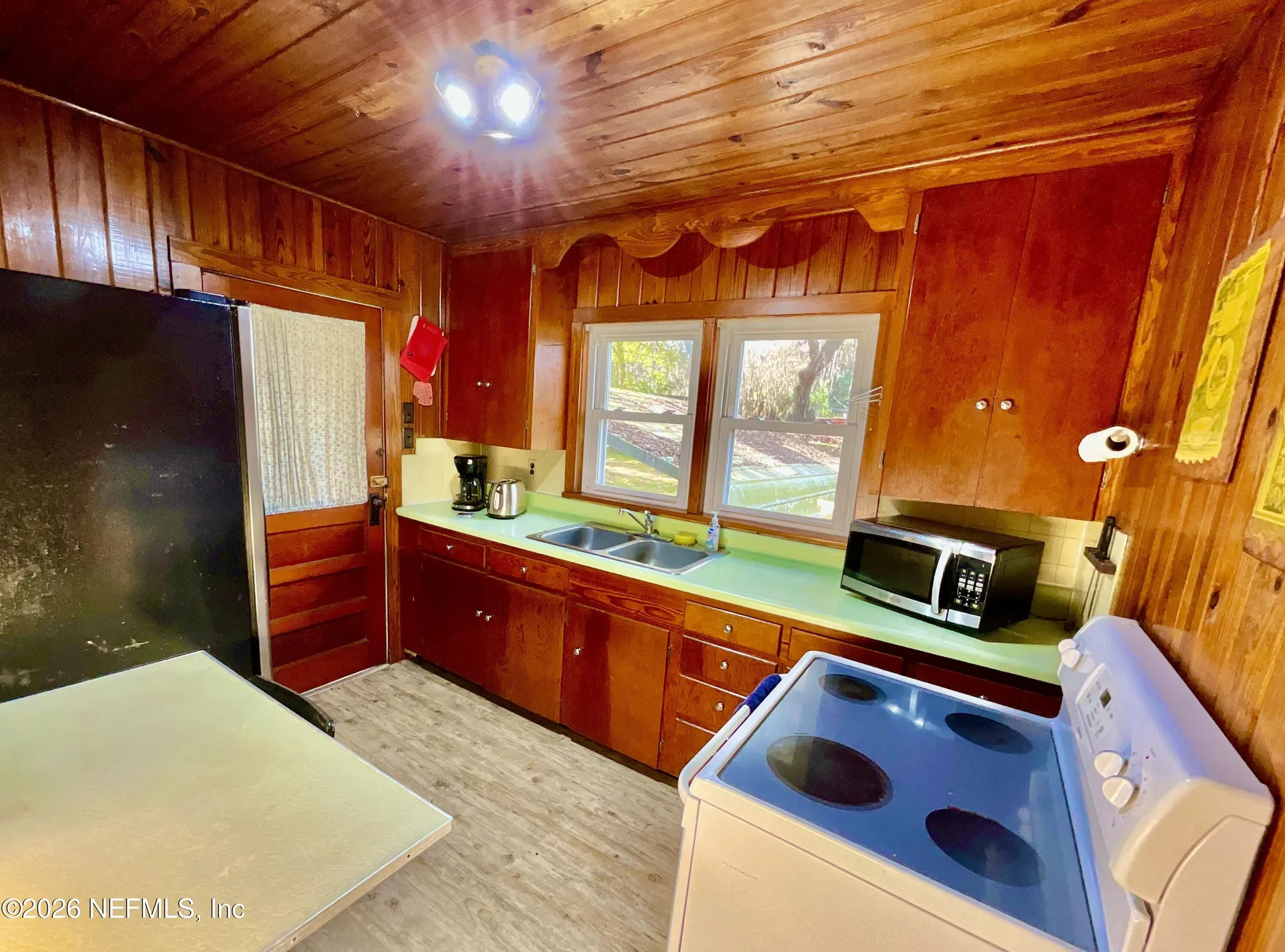 106 E Sunnyside Beach Road Hawthorne FL 32640
