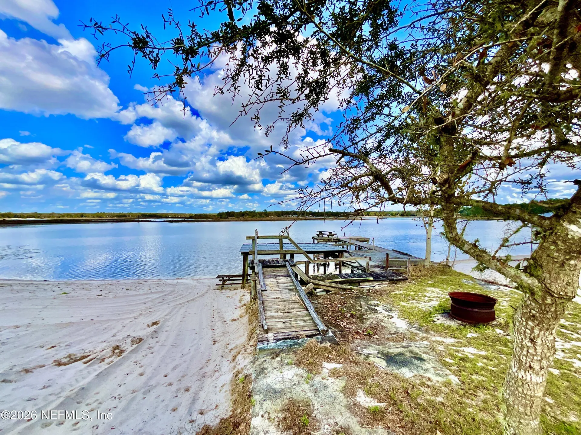 106 E Sunnyside Beach Road Hawthorne FL 32640