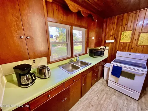106 E Sunnyside Beach Road Hawthorne FL 32640