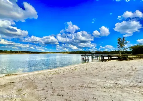 106 E Sunnyside Beach Road Hawthorne FL 32640