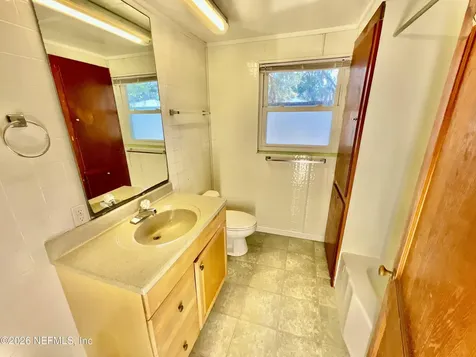 106 E Sunnyside Beach Road Hawthorne FL 32640