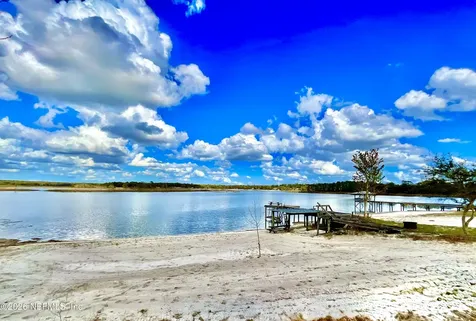106 E Sunnyside Beach Road Hawthorne FL 32640