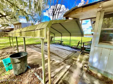 106 E Sunnyside Beach Road Hawthorne FL 32640