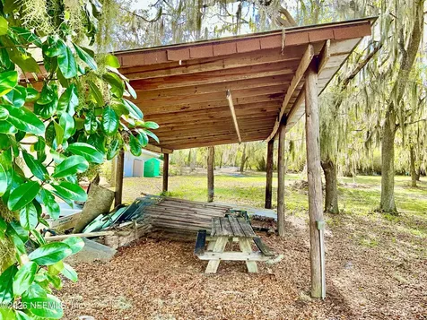 106 E Sunnyside Beach Road Hawthorne FL 32640