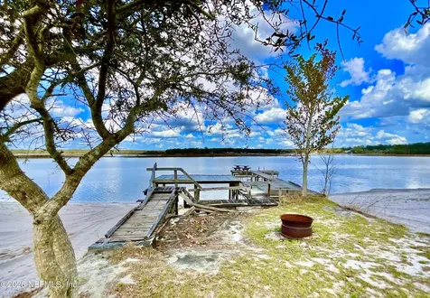 106 E Sunnyside Beach Road Hawthorne FL 32640
