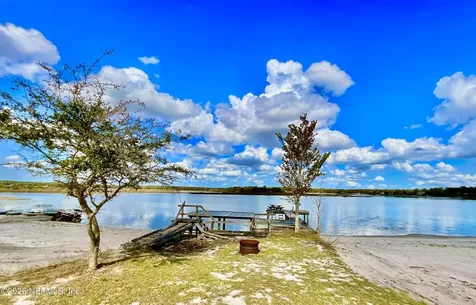 106 E Sunnyside Beach Road Hawthorne FL 32640