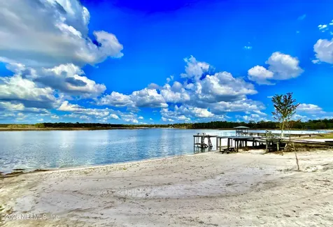 106 E Sunnyside Beach Road Hawthorne FL 32640
