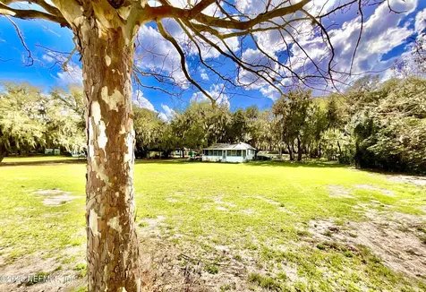 106 E Sunnyside Beach Road Hawthorne FL 32640
