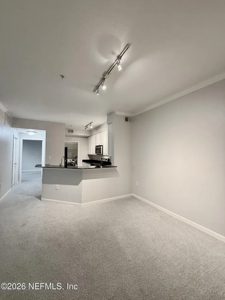 8539 Gate Parkway W Jacksonville FL 32216
