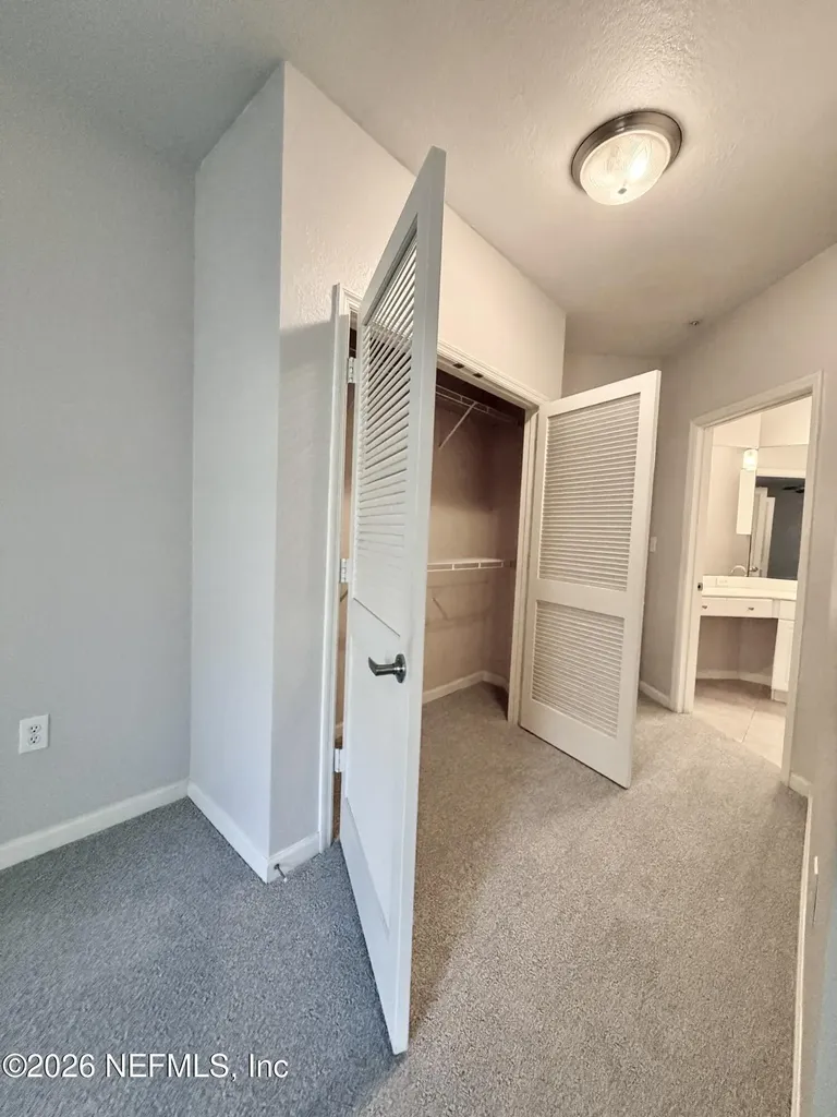 8539 Gate Parkway W Jacksonville FL 32216