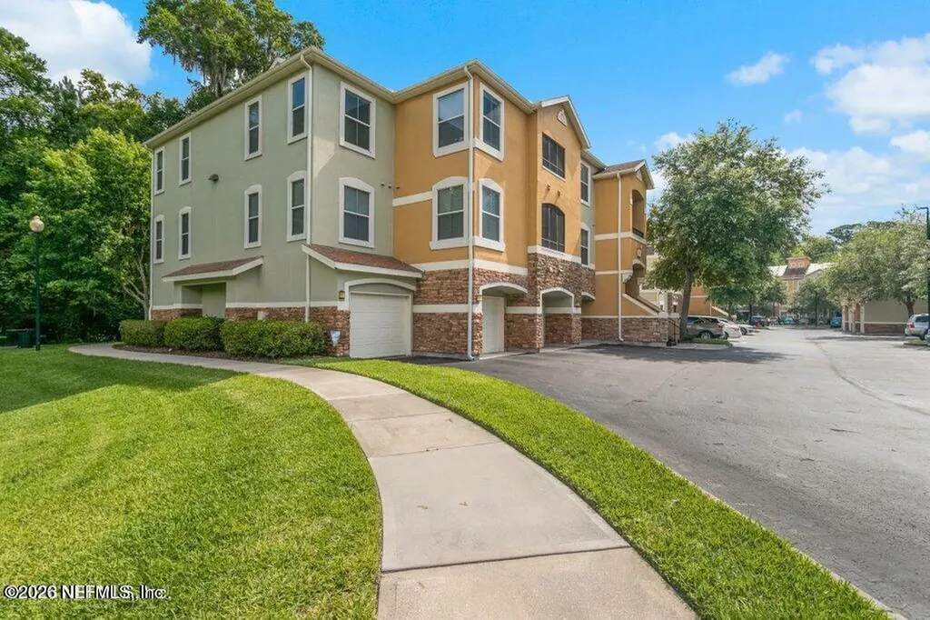 8539 Gate Parkway W Jacksonville FL 32216