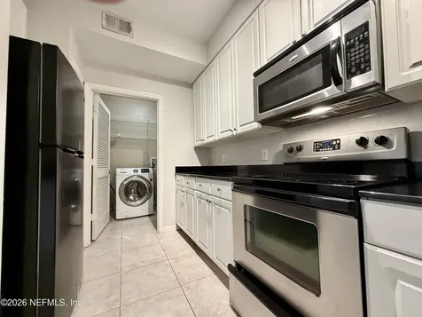 8539 Gate Parkway W Jacksonville FL 32216