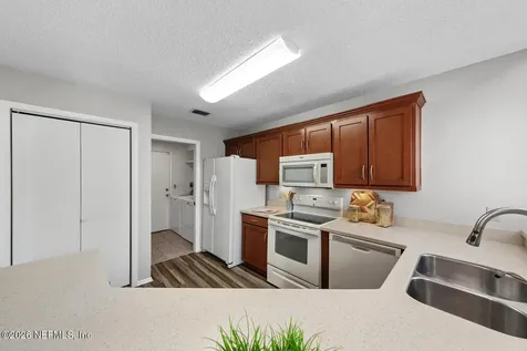 1007 Big Pine Key Atlantic Beach FL 32233