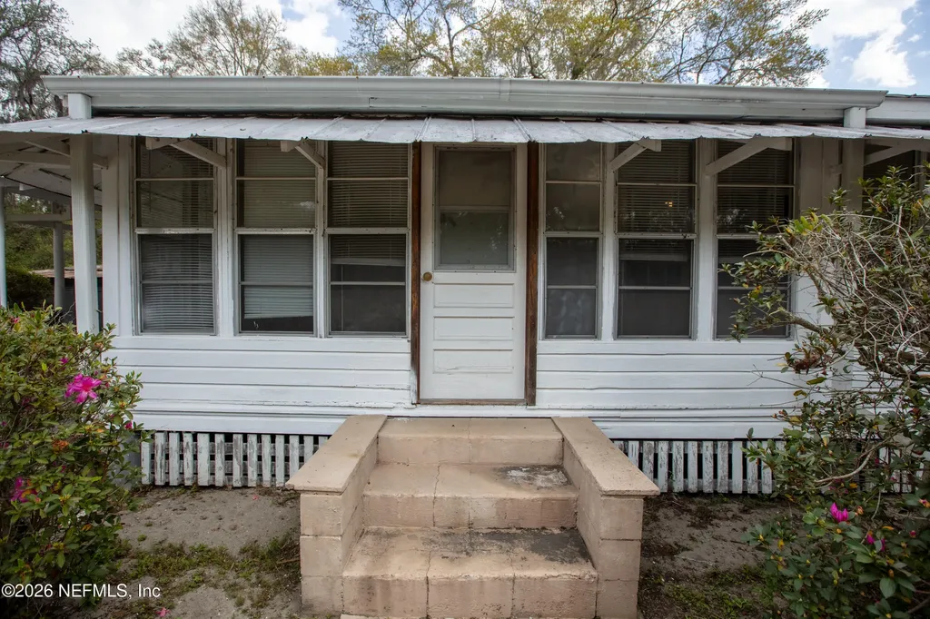 412 S County Road 21 Hawthorne FL 32640
