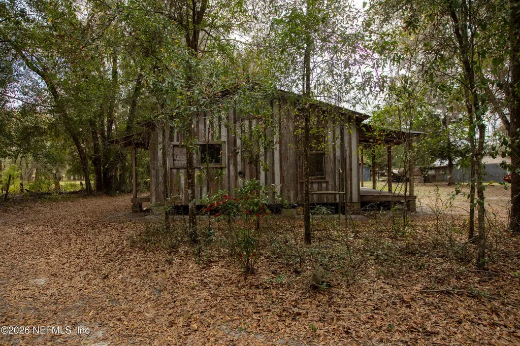 412 S County Road 21 Hawthorne FL 32640
